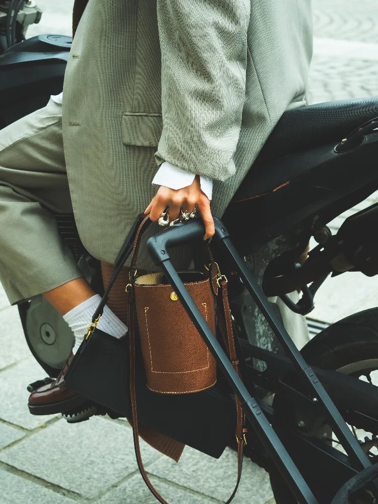 Photo the forumist magazine PÉNIBLE  par Eddy Soilihi - Image 10